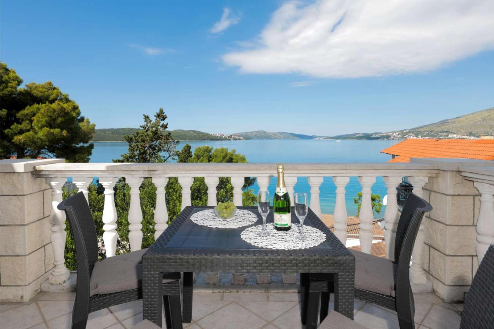 Apartments Lovric Trogir Ngoại thất bức ảnh