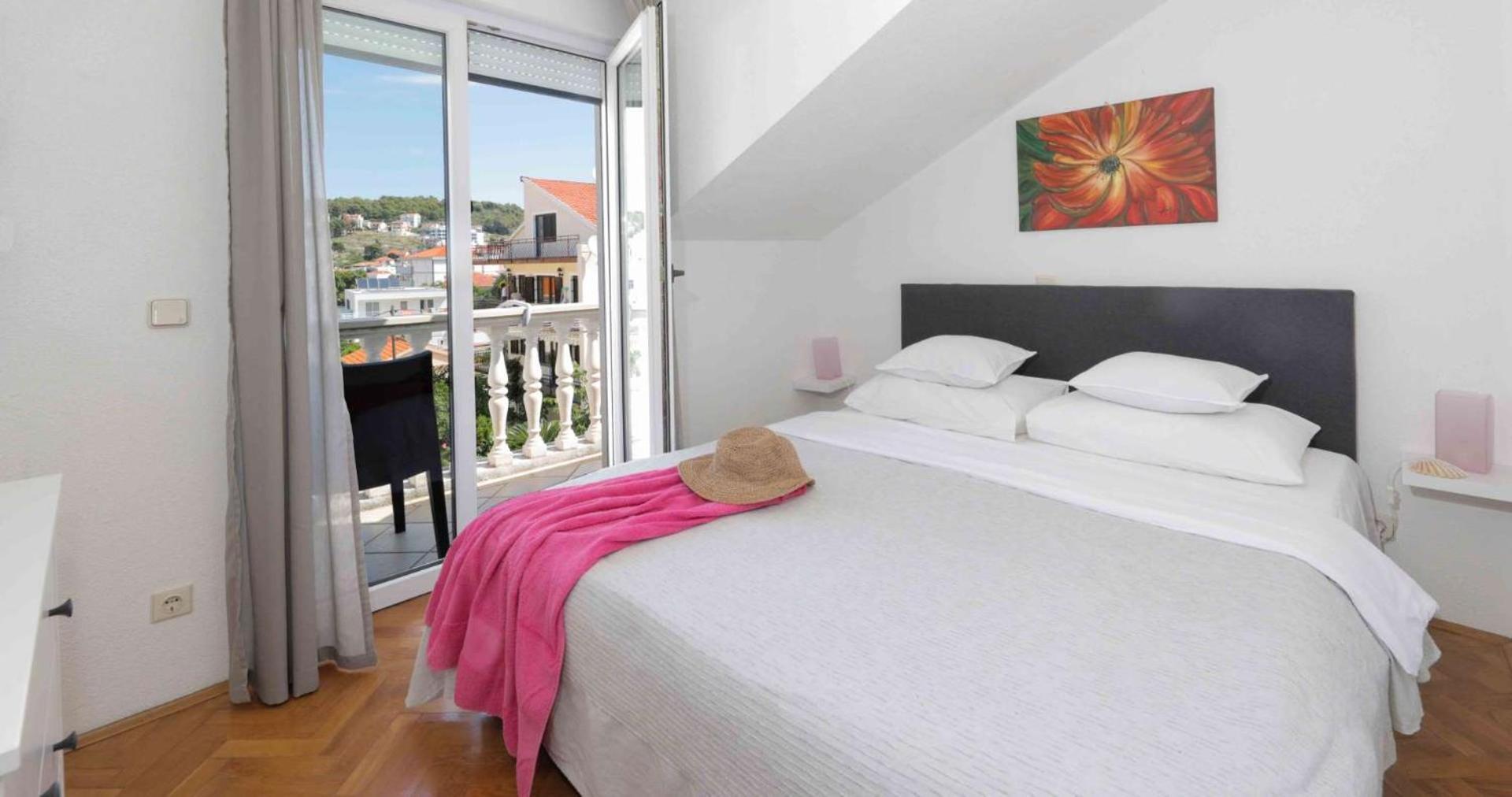 Apartments Lovric Trogir Ngoại thất bức ảnh